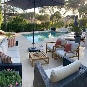 Hébergement de vacances A L'etage Avec Piscine Proche Bord De, Saint-Raphaël